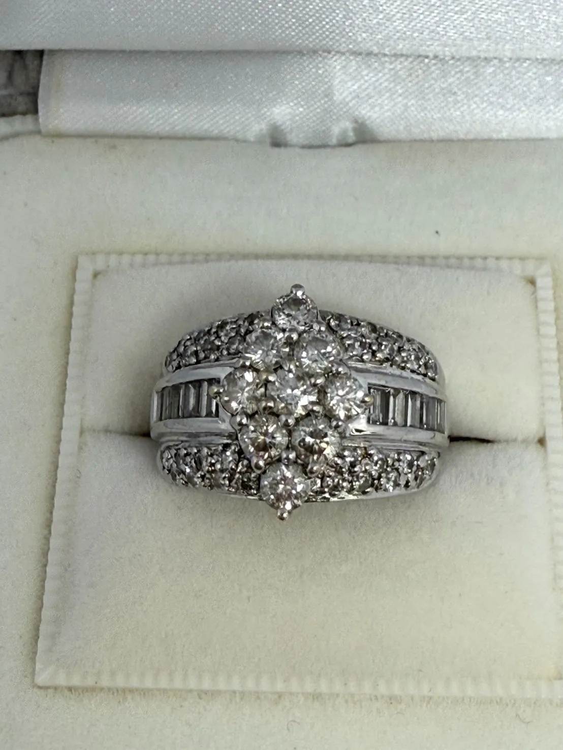 ダイヤモンド・ジュエリーございませんか？